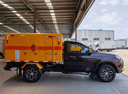 北塔爆破器材运输车